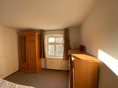a small kitchen with a window and a refrigerator at Eisern Home 2 in Mittenwalde