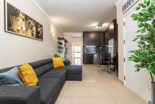 Host Wise - Bright Lovely Flat - Balcony