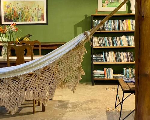 Η βιβλιοθήκη του καταφυγίου