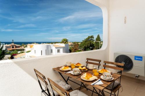 Host Wise - Bright Lovely Flat - Balcony