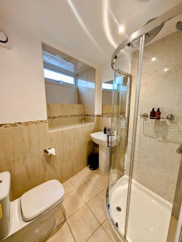 Ein Badezimmer in der Unterkunft Peartree Serviced Apartments