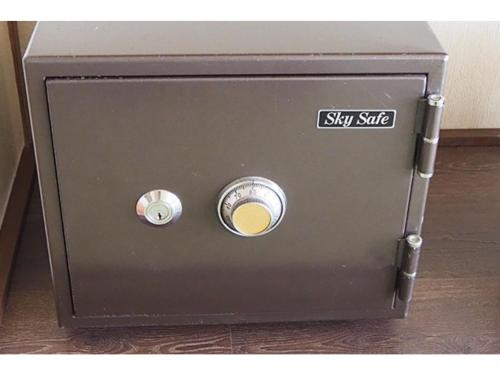 a metal box with a key safe on it at Hotel Zekkei no Yakata - Vacation STAY 47614v in Takagi