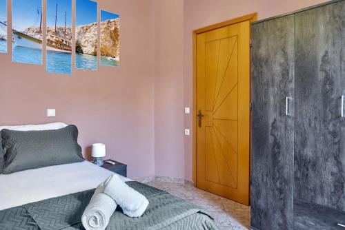Ένα ή περισσότερα κρεβάτια σε δωμάτιο στο Middle Of Crete Apartment