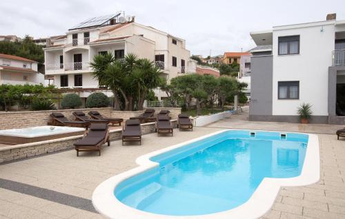 Nice Home In Podstrana