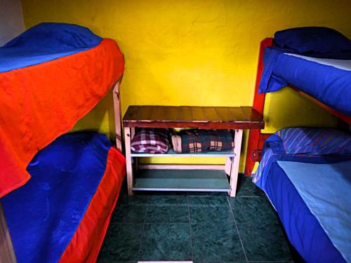 Palanda nebo palandy na pokoji v ubytování Hostel Mi Lugar