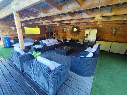 Ein Sitzbereich in der Unterkunft Villa Sainte Victoire