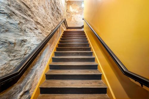 Φωτογραφία από το άλμπουμ του Opulent Loft on Main St -Walk to Stone Mtn Park! σε Stone Mountain