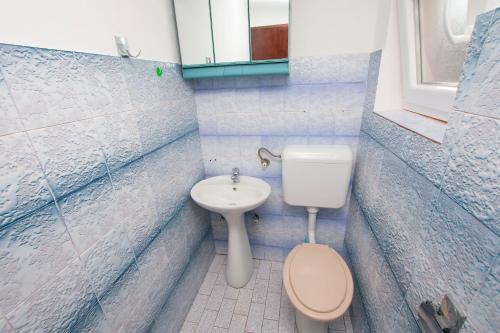 Ένα μπάνιο στο Apartment Marin