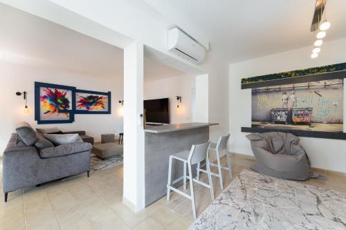 PAMRO moderner Bungalow - 4 Schlafzimmer - 2 Bäder - Whirpool - Ferienanlage mit Pool - Familienfreundlich