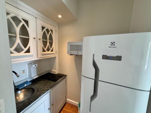 Una cocina o zona de cocina en Hotel Estaza Executive Moema Ibirapuera com garagem piscina 202