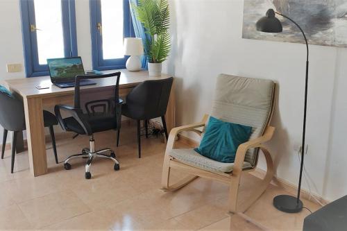 Central Corralejo with Terrace & Palm Trees 25mb wifi