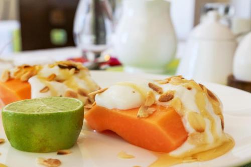 Makanan di atau berdekatan hotel