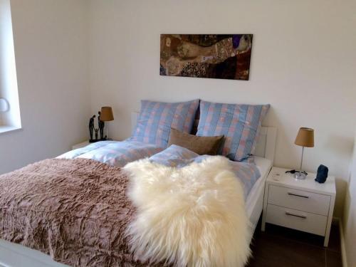 Un pat sau paturi într-o cameră la Roses Deichoase Comfortable holiday residence