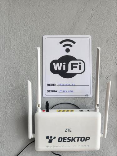 a sign on a wall with a wifi sign on it at Sobrado novo e lindo com piscina in São José dos Campos