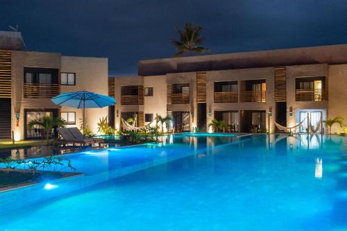 Bazén v ubytování Flat super luxo com 2 suítes no Manatee - Patacho - Milagres - AL nebo v jeho okolí