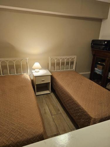 two beds sitting next to each other in a room at Casa con piscina en Piriápolis in Piriápolis