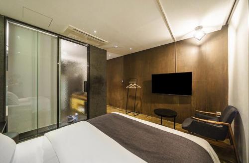 Hotel Amareにあるテレビまたはエンターテインメントセンター