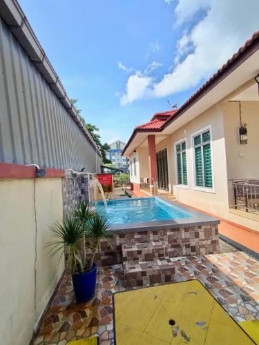 Πισίνα στο ή κοντά στο Cassa Villa Guest House Pasir Mas
