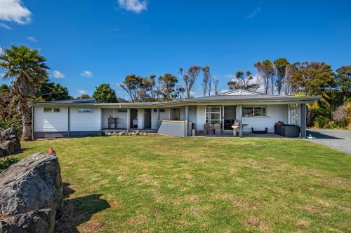 Fotografie z fotogalerie ubytování Waitorupai Retreat 1 - Sandy Bay Holiday Home v destinaci Whangarei