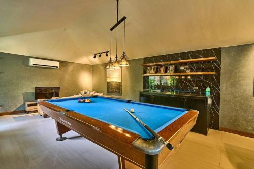 a pool table in the middle of a room at Dos Maya by Araw Residences in Nasugbu
