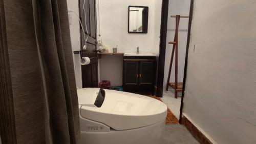 Phòng tắm tại Mimosa Backpackers Hostel
