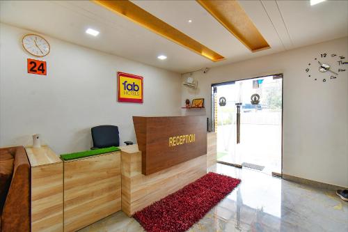 Vstupní hala nebo recepce v ubytování FabHotel Tiru Residency