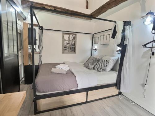 Photo de la galerie de l'établissement Beau Studio Calme Gare et Métro à 300m, à Paris