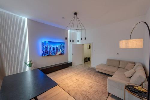 a living room with a couch and a table at Stylische Wohnung in TOP-Lage in Hannover-Mitte in Hannover