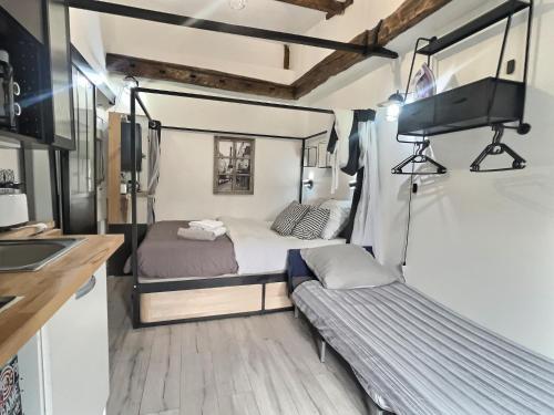 Photo de la galerie de l'établissement Beau Studio Calme Gare et Métro à 300m, à Paris