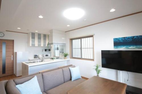 Kuchyň nebo kuchyňský kout v ubytování SMIRE STAY OKINAWA weiberプライベートBBQ 沖縄リゾートの新築一軒家