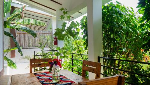 Balkoni atau teres di Nyumbani Residence Suites