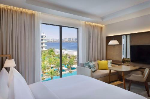 Postel nebo postele na pokoji v ubytování Hilton Abu Dhabi Yas Island