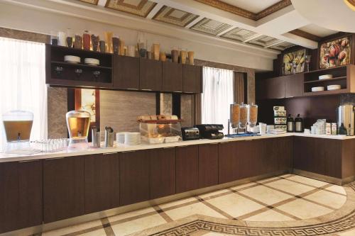 a room with a bar with a counter with some drinks at Radisson Hotel Toronto Airport West in Mississauga