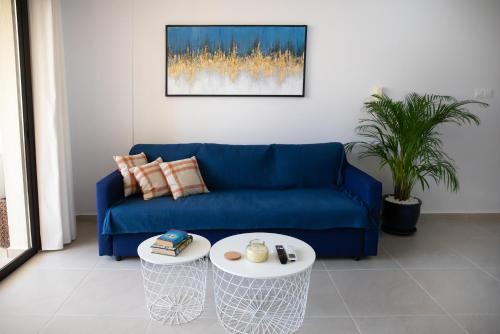 Χώρος καθιστικού στο Seaside Modern Flat with Pool Queens Gardens 211
