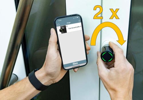 a person unlocking a door with a cell phone at Studioatelier in Übigau in Dresden