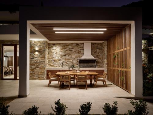 a dining room with a table and chairs at Thesan Villas in Marathias