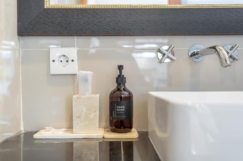 Ένα μπάνιο στο Viewbali 2- Modern Villa with Stunning Rooftop Views