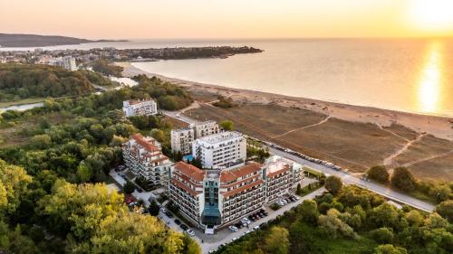an aerial view of a building next to the beach at Aparthotel Hotel Prestige City II in Primorsko