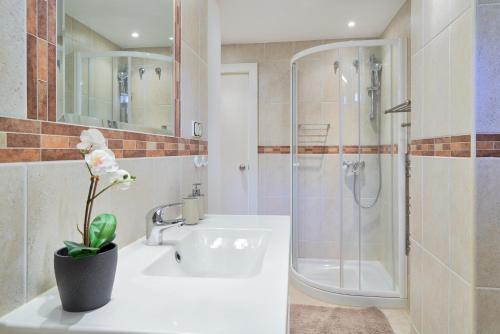 Cozy 2 Bedroom with magic sea view