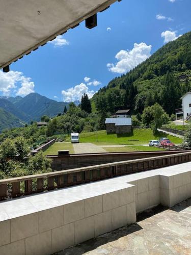 a train station with a view of a mountain at Baita vacanze Foppa in Rasura