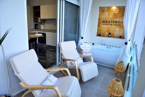 Aikaterini Lever Du Soleil Apart, Koskinou