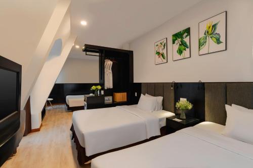 Кровать или кровати в номере Nature Hotel - Luong The Vinh