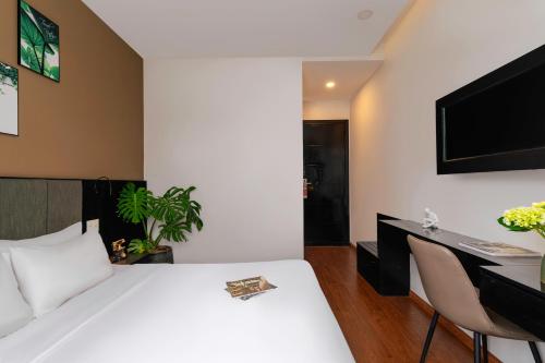 Телевизор и/или развлекательный центр в Nature Hotel - Luong The Vinh