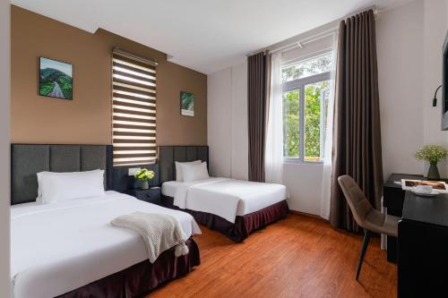 Кровать или кровати в номере Nature Hotel - Luong The Vinh