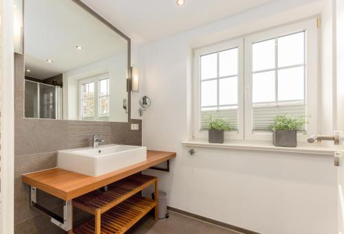 a bathroom with a sink and a mirror at Sonnenfreude in Westerland
