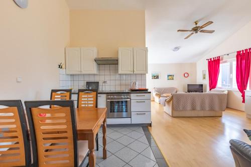 Kuchyň nebo kuchyňský kout v ubytování Apartment Pero