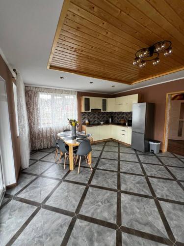 a kitchen and dining room with a table and a kitchen at Садиба Магнолія in Tukhlya
