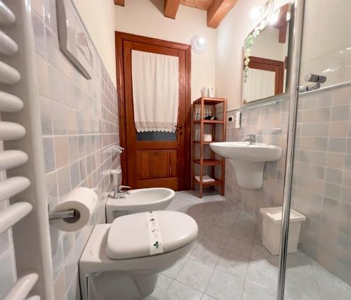 Koupelna v ubytování Agriturismo Corte Pellegrini