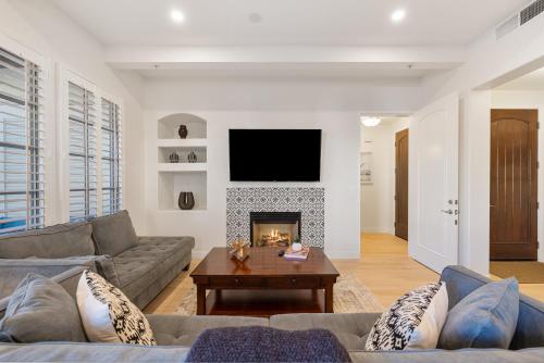 Χώρος καθιστικού στο C44 Lux Villa Near Clubhouse With Ms, Pac Man Condo