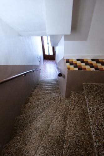 a bathroom with a hallway with a tile floor at Gîte Esprit Loft Proche de Narbonne in Mirepeisset